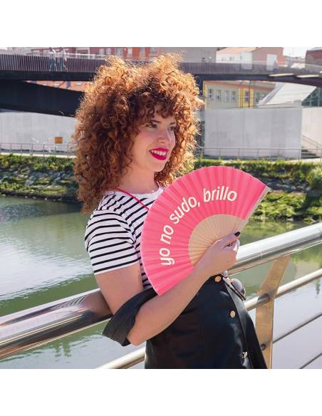 "I DON'T SWEAT, I SHINE" fan. Modern and funny wooden fan. Pink fan. Fan with hanging fan. 42.5 x 23 cm.
