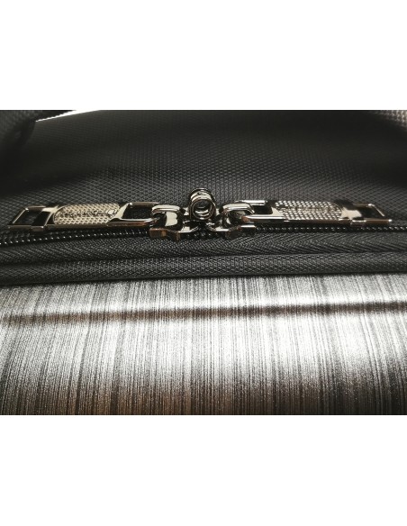 MOCHILA URBANFEEL CON CIERRE SEGURIDAD CON PUERTO DE CARGA USB GRIS